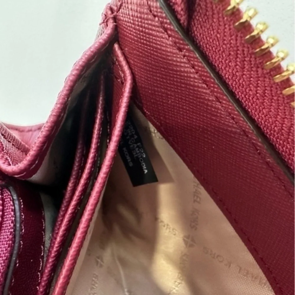 Michael Kors Large three Quarter zip Leather wallet in Mulberry